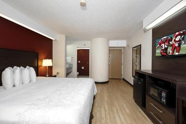 Superior Room 1 King Bed (3 of 12)