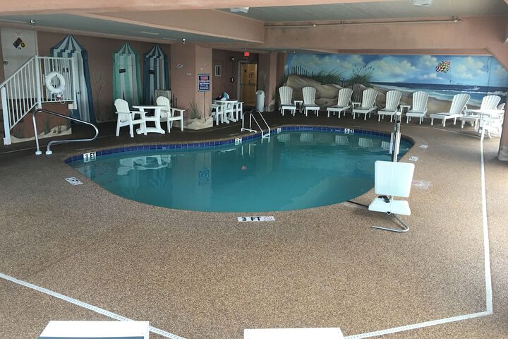 Indoor/outdoor pool