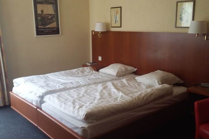Room 4 of 40