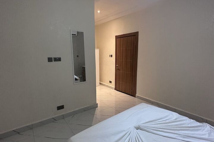 Room 10 of 24