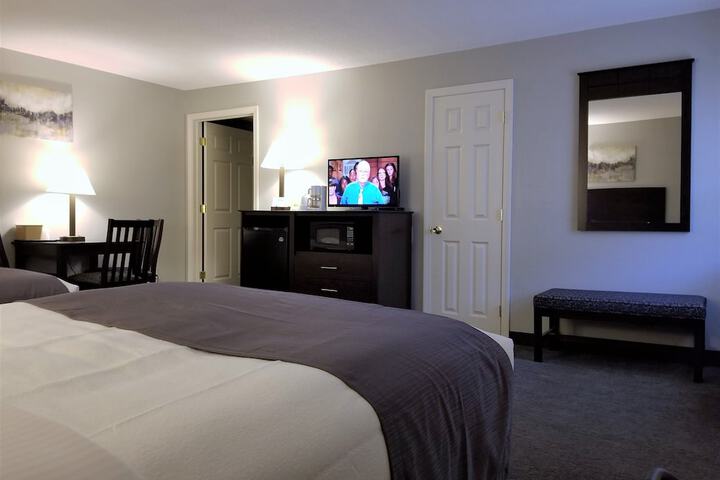 Deluxe Queen Bed (9 of 24)