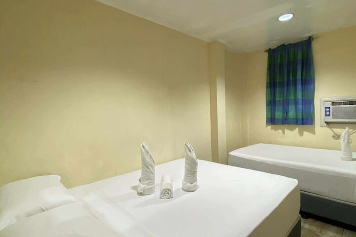 Room 8 of 16