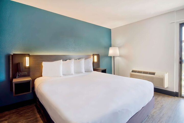 1 King Bed (15 of 23)