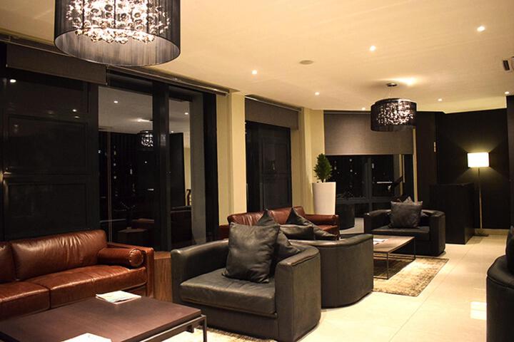 Lounge 15 of 29