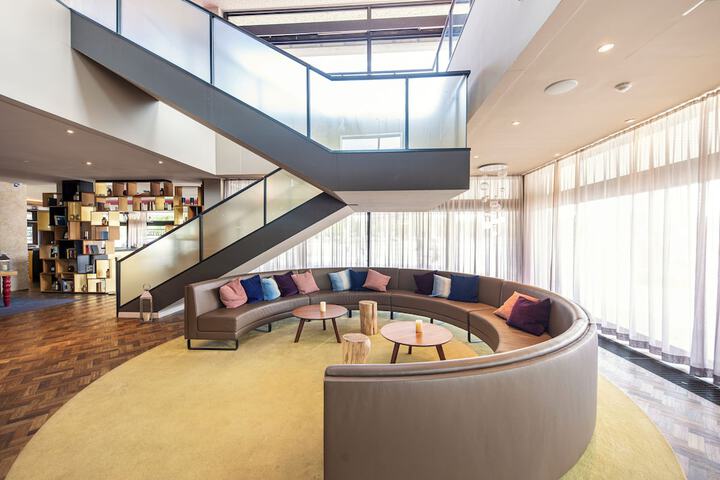 Entrance & Lobby