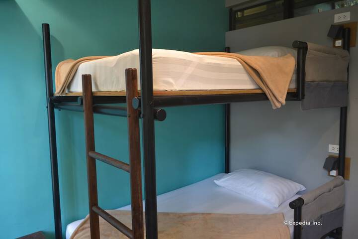 Room 13 of 38