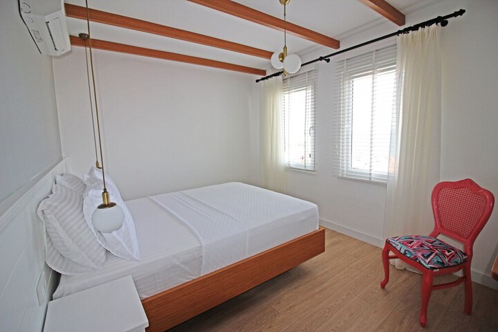 Room 7 of 37