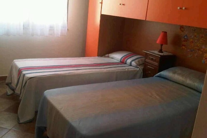 Room 8 of 9