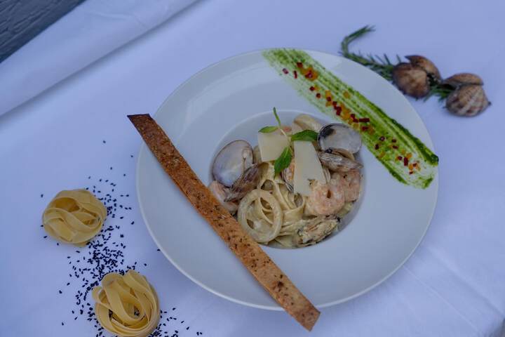 Dining 98 of 128