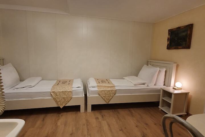 Room 39 of 266