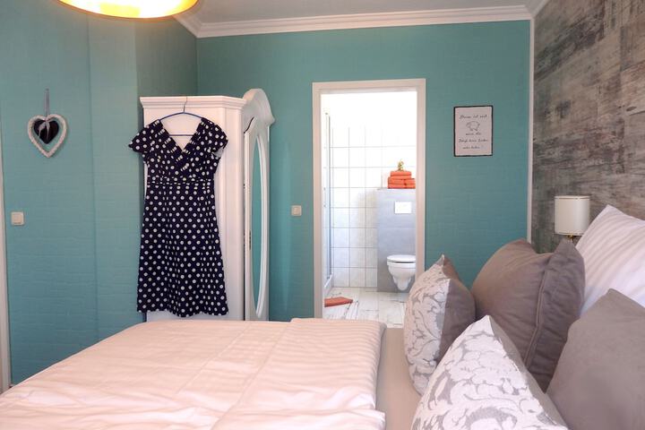 Room 15 of 77