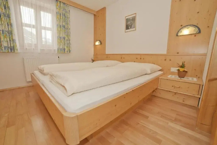 Room 4 of 19