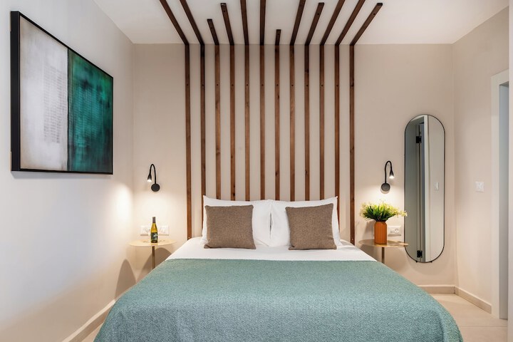 Room 9 of 65