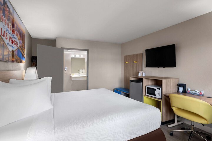 1 King Bed (11 of 17)