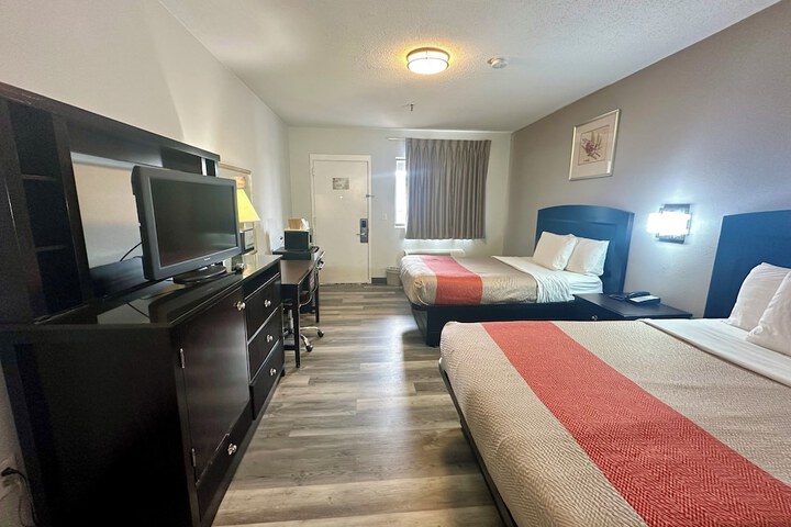 2 Double Beds (9 of 11)
