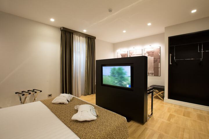 Room 52 of 169