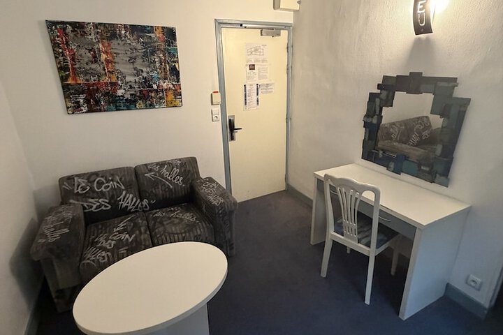 Lounge 40 of 42