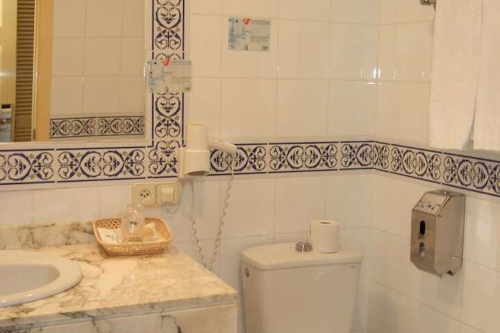 Room 10 of 24