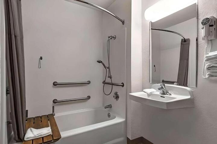 2 Double Beds (9 of 20)