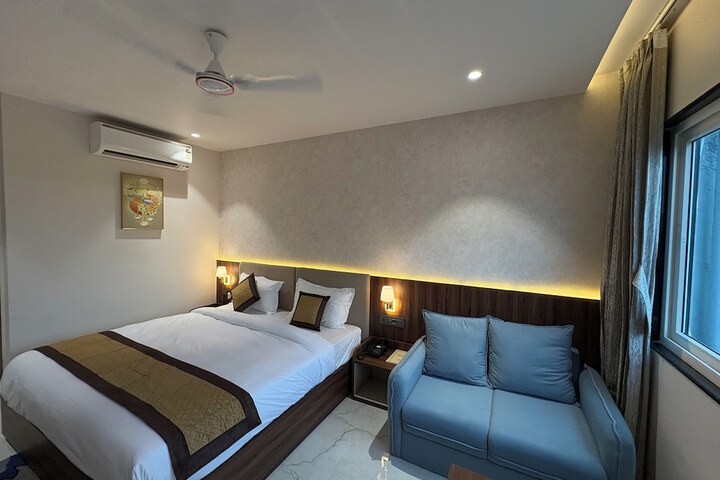 Room 8 of 17