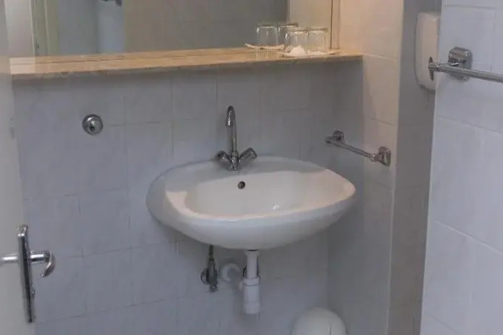 Room 5 of 15