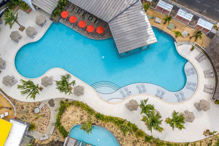 Hotel with Pool
