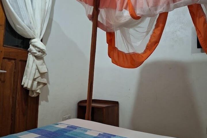 Room 5 of 32