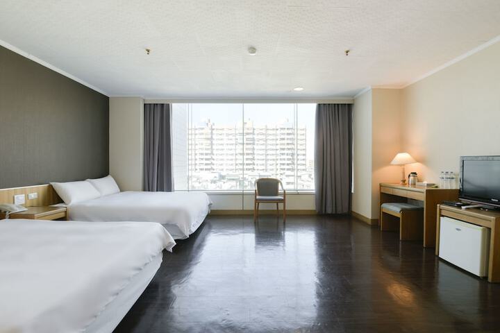 Room 11 of 49