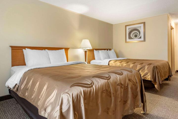 2 Queen Beds (9 of 9)