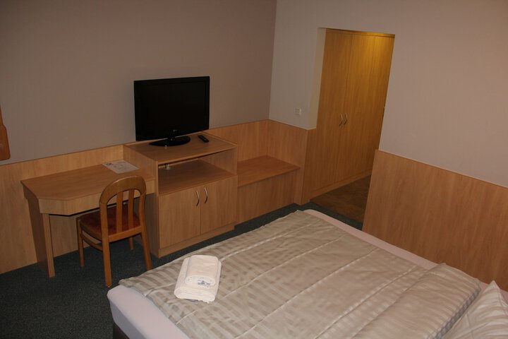 Room 3 of 42
