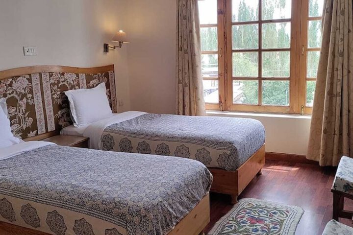 Room 6 of 27