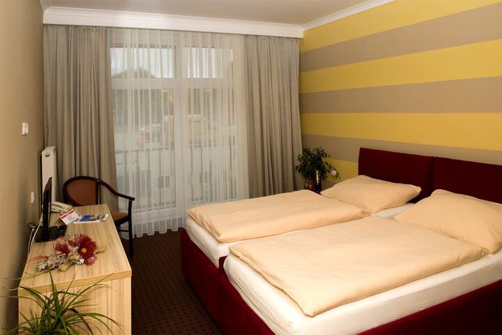 Room 4 of 39
