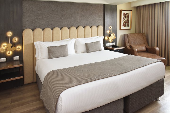 Room 4 of 41