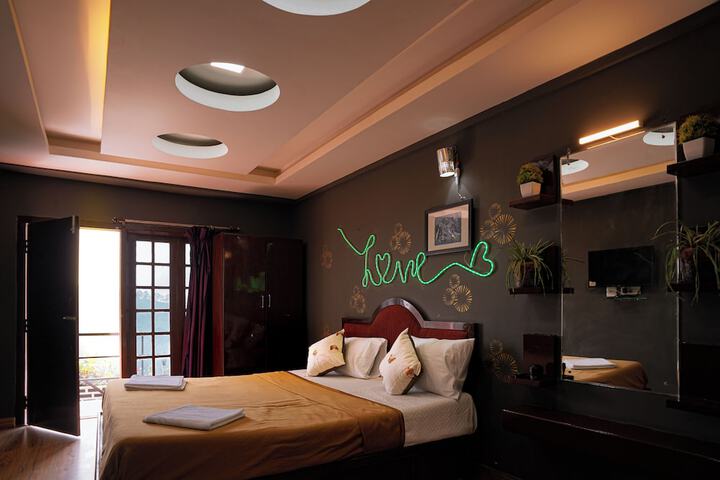 Room 11 of 27