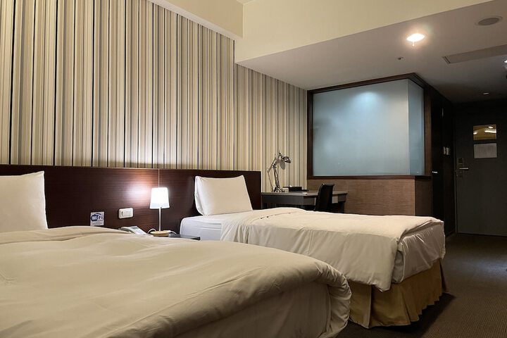 Room 19 of 38