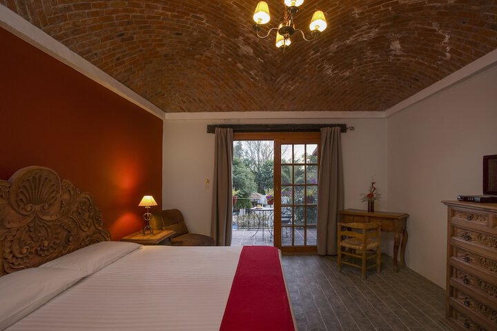 Room 5 of 246