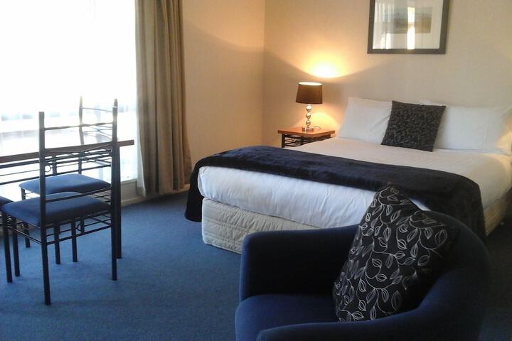 Room 10 of 42