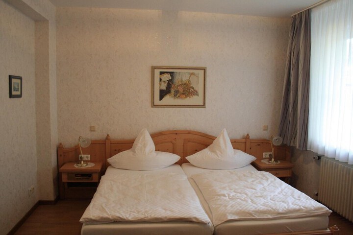 Room 12 of 67