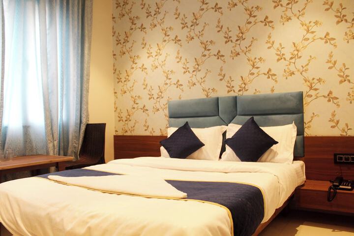 Room 2 of 18