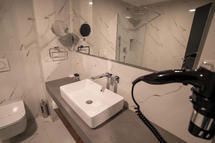 Room 10 of 42