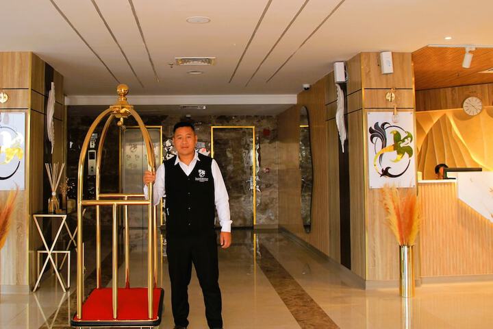 Entrance & Lobby