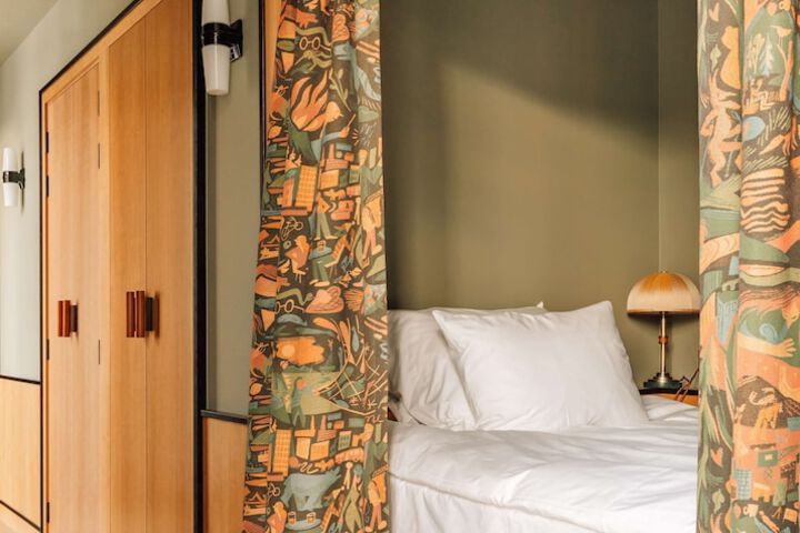 Room 48 of 146