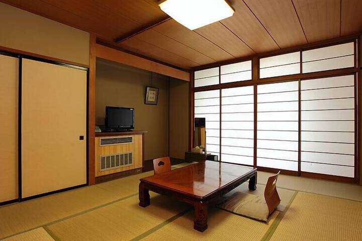 Room 4 of 20
