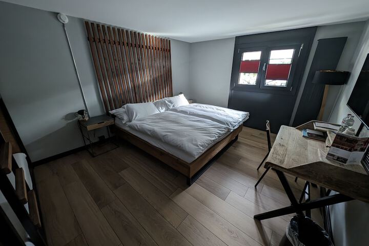 Room 5 of 27