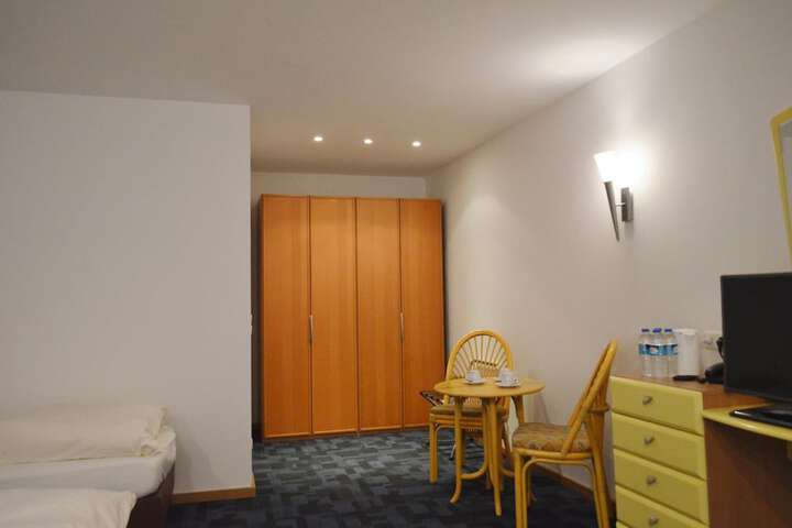 Room 8 of 29