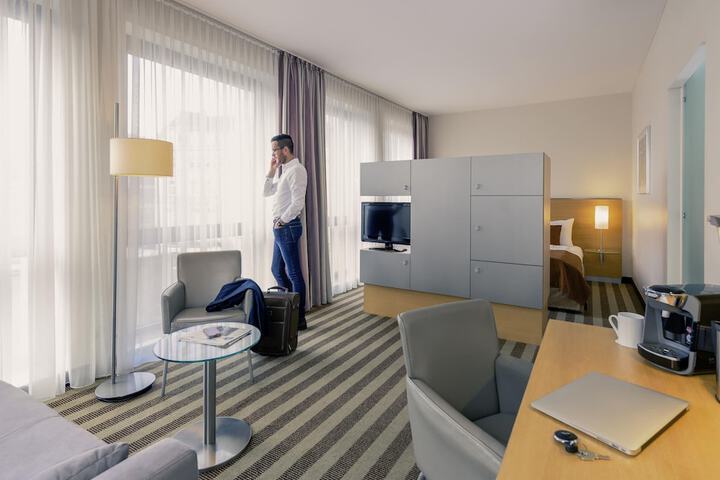 Room 6 of 65