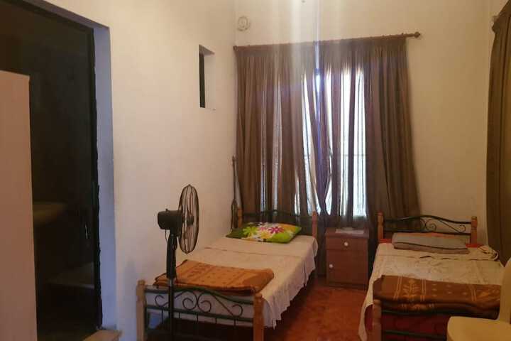 Room 2 of 9