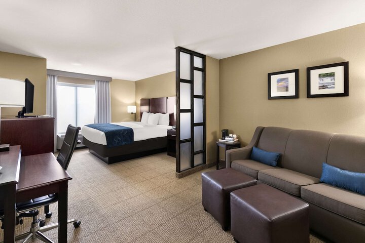 2 Queen Beds Suite (2 of 11)