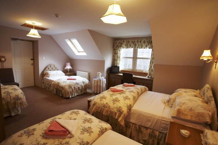 Room 6 of 9