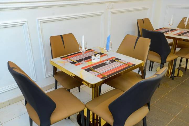 Dining 14 of 18